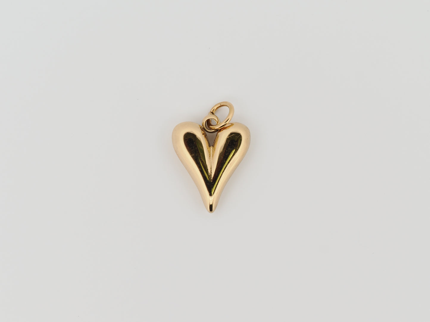 Heart with round eyelet